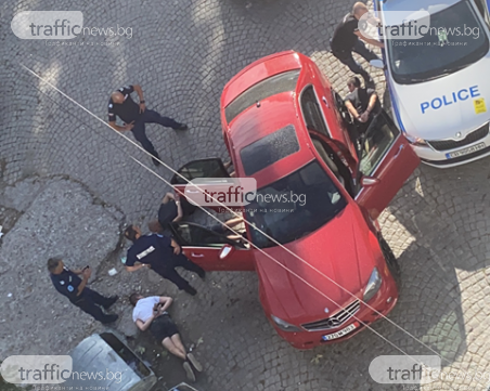 Три патрула гонят мерцедес с пловдивски тийнейджъри! Ето как ги арестуват!