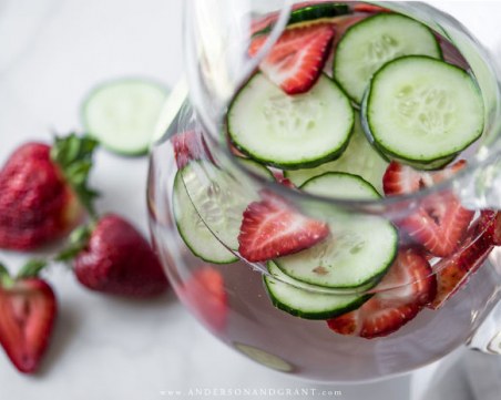 5 рецепти за здравословна и вкусна вода, обогатена с плодове и билки