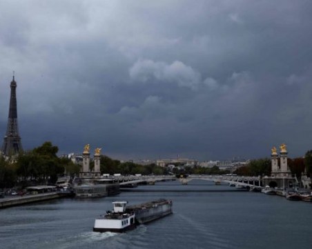 Силна експлозия стресна жителите на Париж