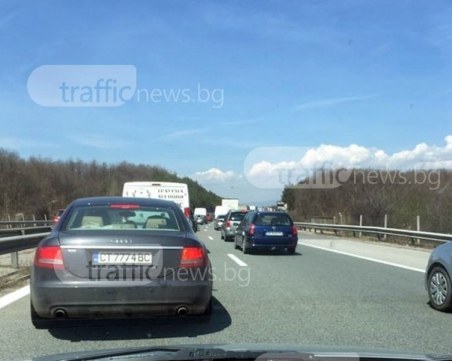 Затруднено движение на АМ Тракия, слагат маркировка в платното посока Пловдив