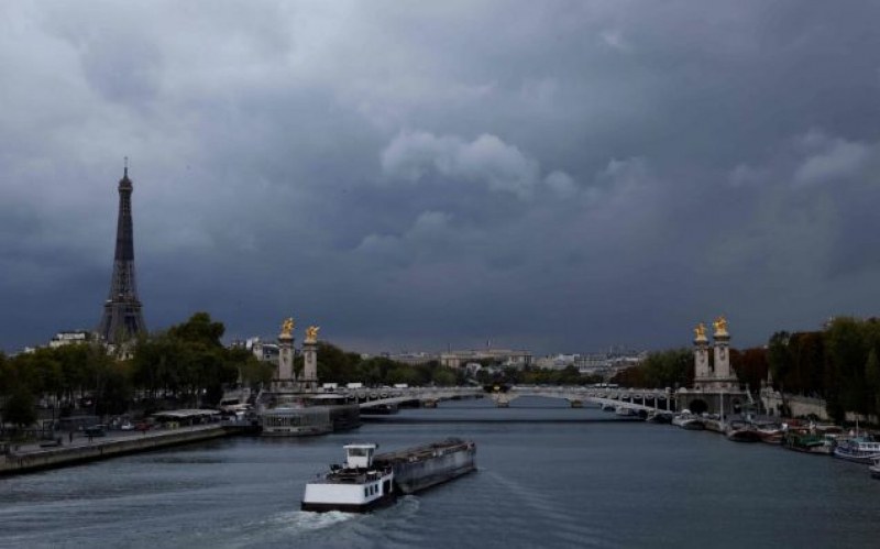 Силна експлозия стресна жителите на Париж