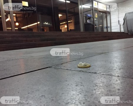 Кондоми полетяха към сградата на Областна администрация в Пловдив