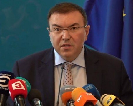 Обявиха колко ученици, деца и учители са болни от COVID-19 и колко са под карантина