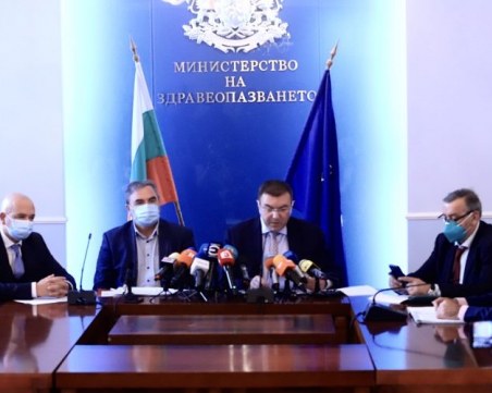 Опасна тенденция? Инфектирани тази седмица два пъти повече от оздравелите от коронавирус