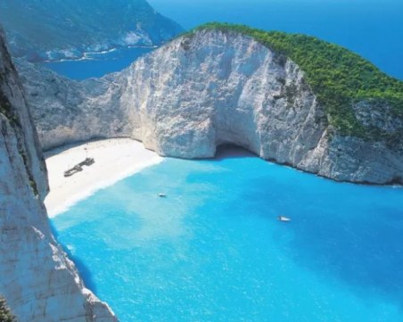 Продадоха един от най-красивите гръцки плажове