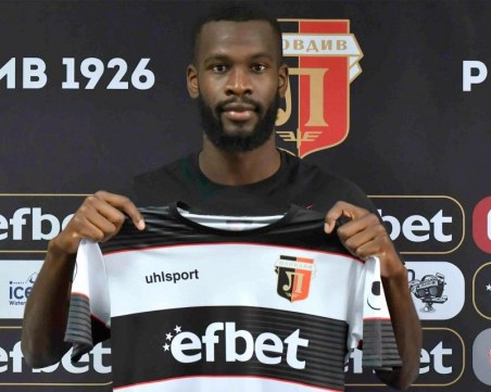 Локо Пловдив подписа с юношата на ПСЖ Кристиан Гомис