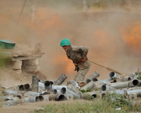 Президентът на Нагорни Карабах обяви, че отива на бойната линия