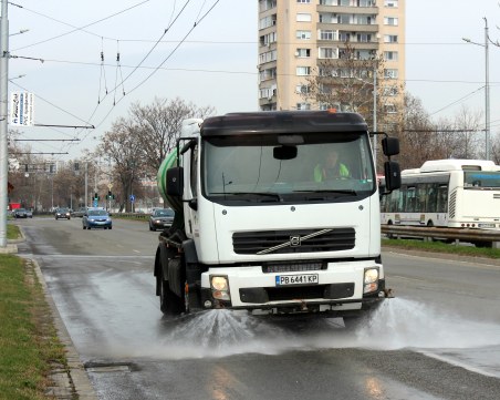 Мият и дезинфекцират улиците в Пловдив по ГРАФИК