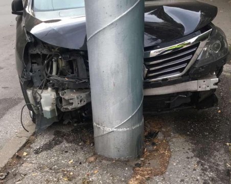 Шофьорка отнесе мантинела в Кършияка, разсеяла се от телефона си