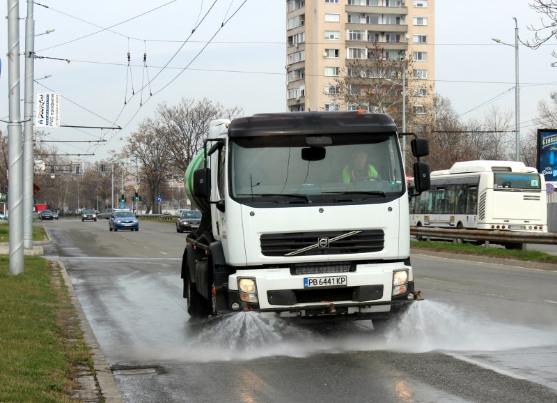 Мият и дезинфекцират улиците в Пловдив по ГРАФИК