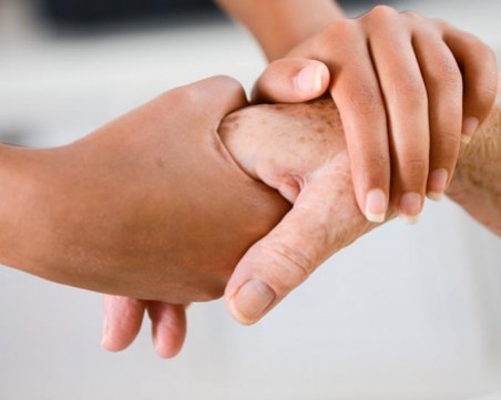 Проектонаредба: Увеличават заплатите на социалните работници, вижте с колко