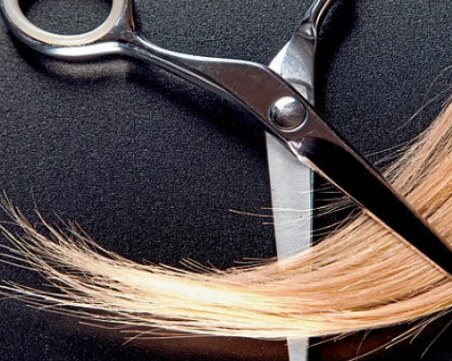 Солени глоби за фризьорки, пуснали радио без да са платили авторски права