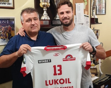 Теодор Салпаров се завърна в България