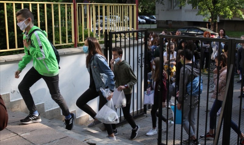 Деца, които трябва да са под карантина, отидоха на училище
