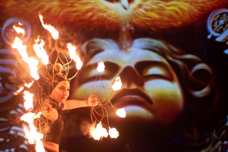 Улични огнени спектакли нажежават Пловдив