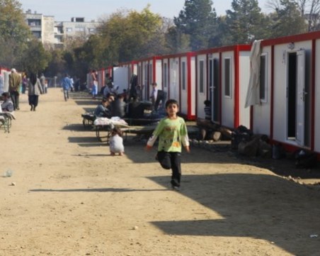 Бой в бежанския център в Харманли! Мъж е с опасност за живота