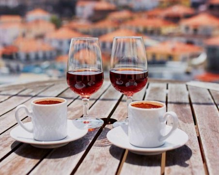 Какво се случва с тялото ви, когато пиете кафе след консумация на алкохол?