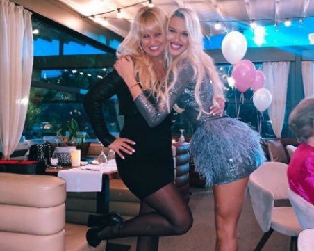 Красивата синоптичка Натали Трифонова с пищно празненство за ЧРД