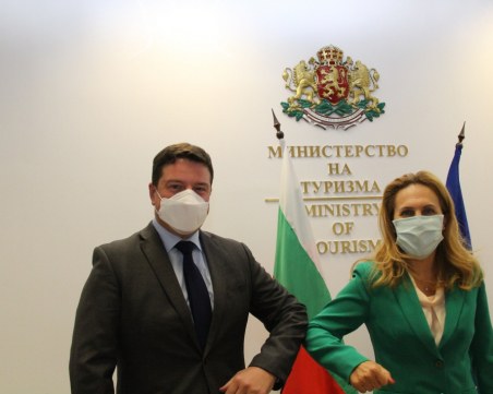 Марияна Николова очаква да паднат ограниченията за пътуващите българи към Великобритания