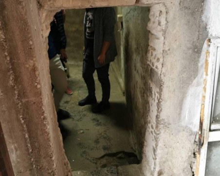 Намериха зазидан тайник в дома на Джигита! Вътре пълно с тютюн