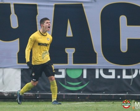 Официално: Ботев продаде Слави Шопов на Хееренвеен