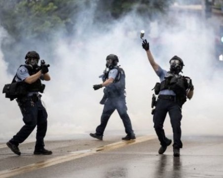 Поредно убийство на чернокож в САЩ, обвиниха полицай