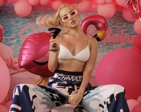 Цветелина Янева посреща рожден ден с приказна фотосесия