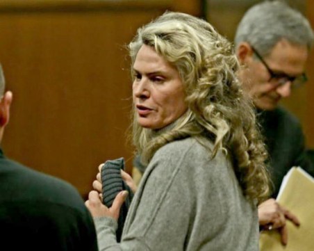 Увеличиха гаранцията на жената на Божков, имала жилище в Париж за 25 млн. евро