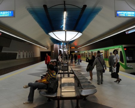 Дим спря метрото в София