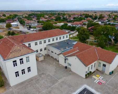 Половината от учителите в училище от Пловдивско с COVID-19 ВИДЕО