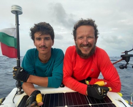 След 105 дни в океана: Българите Максим и Стефан прекосиха Атлантическия океан