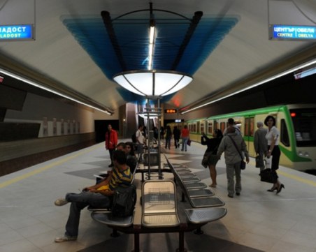 За втори път днес: Затвориха станция на метрото, полиция е в района