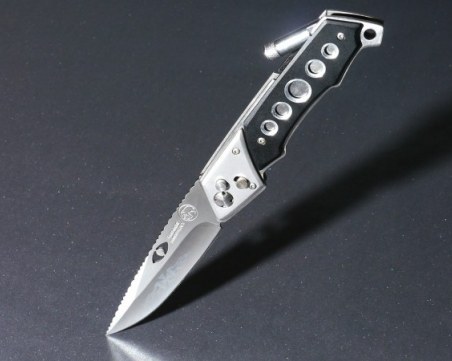 Жена намушка с кухненски нож мъж във Велинград