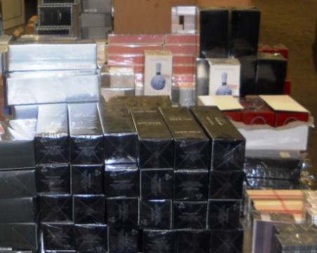 Близо 70 хиляди маркови парфюми са задържани на Капитан Андреево