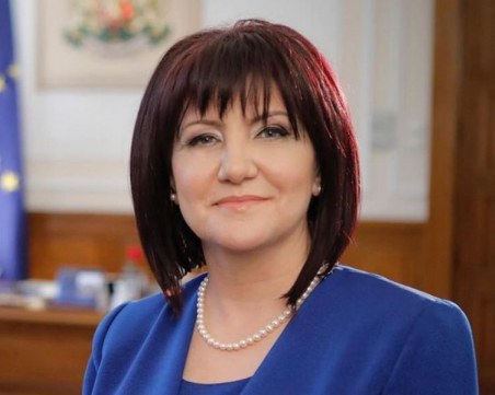 Караянчева: Хартиената бюлетина остава по искане на избирателите