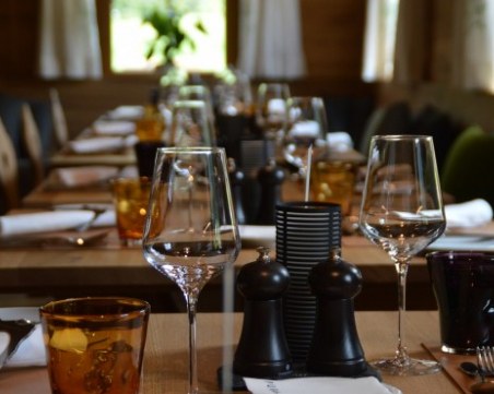 Няма нито едно доказателство за огнище на COVID-19, свързано със заведенията