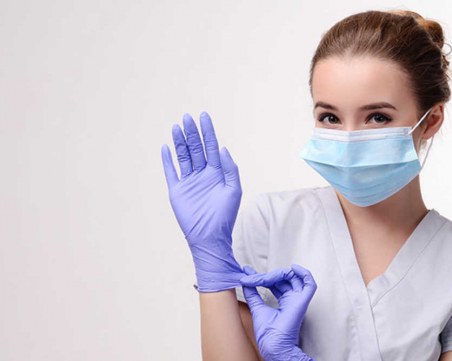 Жените по-добри от мъжете в предпазването от COVID-19, 1/3 от силния пол носят правилно маските