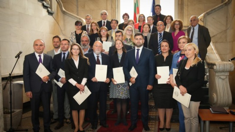 Как гласуваха българските евродепутати по резолюцията за България?