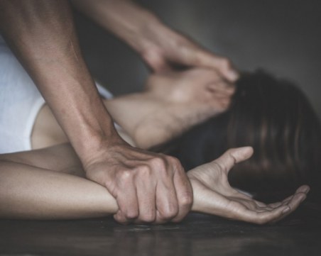 Брутална гавра край Пловдив! Вуйчо преби жестоко племенницата си, най-добрият му приятел я изнасили