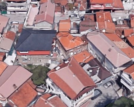 Още една незаконна ромска къща в центъра на Пловдив оцеля - няма къде да живеят обитателите ѝ