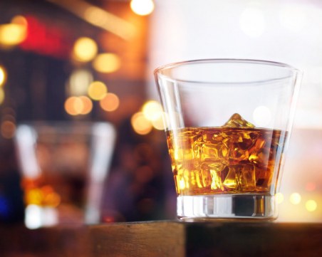 Седем души починаха от фалшив алкохол в Турция