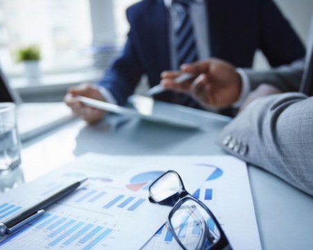 Служители над 50 години все по-търсени на пазара на труда