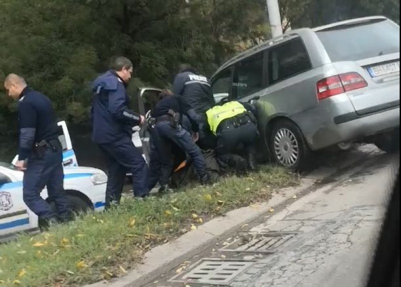 Криминално проявен със 17 висящи дела е мъжът, прегазил двама полицаи след гонката в София