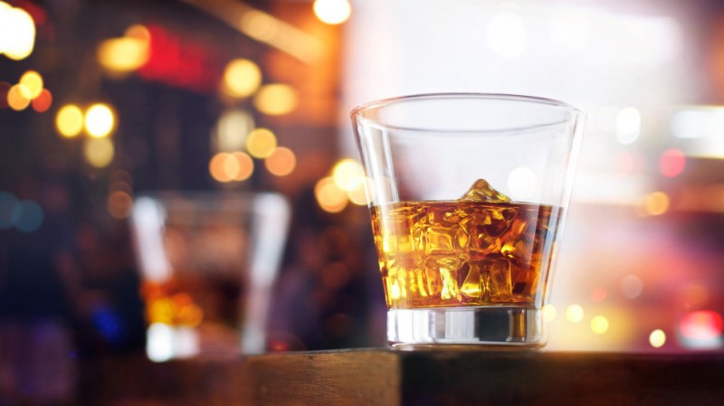 Седем души починаха от фалшив алкохол в Турция