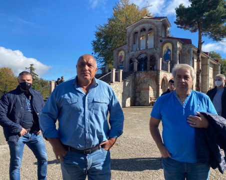 Борисов на Кръстова гора: Строи се ново крило на манастира с 300 000 лева