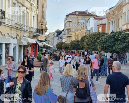 Фул-макс! Пловдивчани окупираха Главната, няма къде да се разминеш