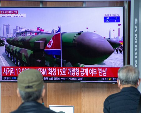 Северна Корея показа гигантски междуконтинентални балистични ракети