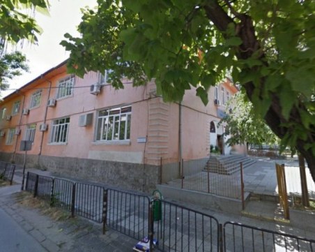 Covid-19 плъзна в още едно пловдивско училище, цял клас - под карантина