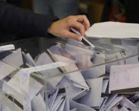 Литовците гласуват на парламентарни избори, носят си химикалки