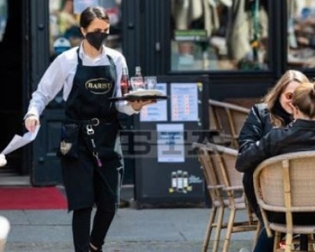 Мерки: Заведенията в Берлин и Хамбург ще затварят в 23 часа